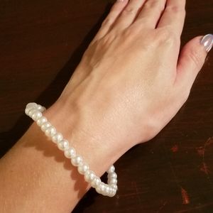 White small Pearl bracelet stretchy